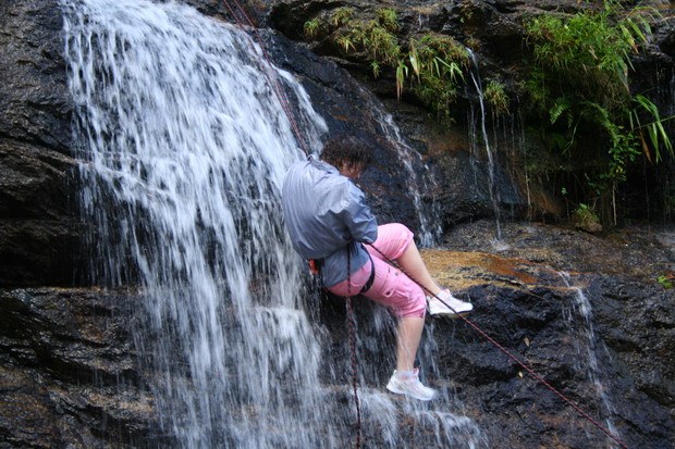 户外活动-三亚景点-呀诺达热带雨林踏瀑戏水|拓